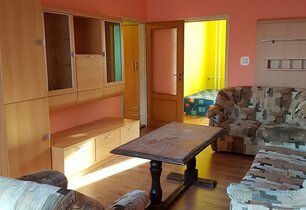 Topoľčany, ul.P.O.Hviezdoslava 2330 priestranný 3-izbový byt na prízemí, na prenájom
